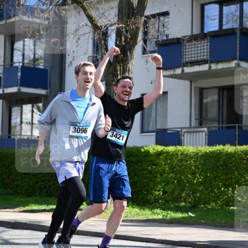 12.04.2026 - 45. Internationalen Wilhelmsburger Insellauf J. Mangold http://msf.ph/oto/9469797 12.04.2026 11:18:40 Ziel 2385, 3633, 3096, 3421, 2322, 4148, 4147, 3104, 4151, 2960, 2471 meine-sportfotos.de