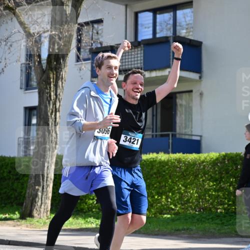 12.04.2026 - 45. Internationalen Wilhelmsburger Insellauf J. Mangold http://msf.ph/oto/9469804 12.04.2026 11:18:40 Ziel 2385, 3633, 3096, 3421, 2322, 4148, 4147, 3104, 4151, 2960, 2471 meine-sportfotos.de