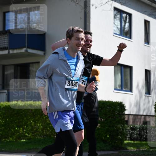 12.04.2026 - 45. Internationalen Wilhelmsburger Insellauf J. Mangold http://msf.ph/oto/9469813 12.04.2026 11:18:41 Ziel 2385, 3633, 3096, 3421, 2322, 4148, 4147, 3104, 4151, 4151, 2960, 2471 meine-sportfotos.de