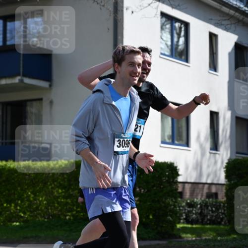 12.04.2026 - 45. Internationalen Wilhelmsburger Insellauf J. Mangold http://msf.ph/oto/9469814 12.04.2026 11:18:41 Ziel 2385, 3633, 3096, 3421, 2322, 4148, 4147, 3104, 4151, 4151, 2960, 2471 meine-sportfotos.de