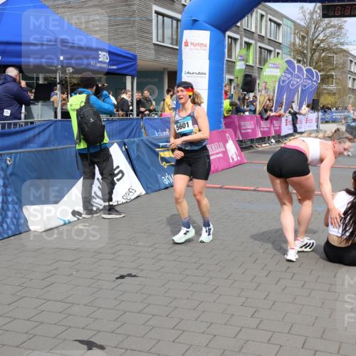 12.04.2026 - 45. Internationalen Wilhelmsburger Insellauf Strokosch-Dieckow http://msf.ph/oto/9469853 12.04.2026 12:50:51 Ziel 5601, 5659, 5678 meine-sportfotos.de