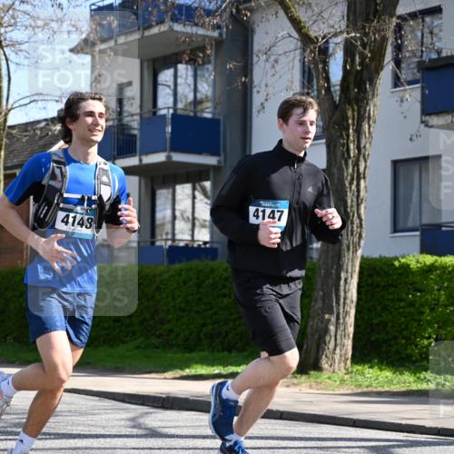 12.04.2026 - 45. Internationalen Wilhelmsburger Insellauf J. Mangold http://msf.ph/oto/9469874 12.04.2026 11:18:44 Ziel 3633, 3096, 3421, 2322, 4148, 4147, 3104, 4151, 2960, 2471, 2226, 5571 meine-sportfotos.de