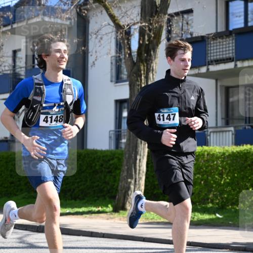 12.04.2026 - 45. Internationalen Wilhelmsburger Insellauf J. Mangold http://msf.ph/oto/9469881 12.04.2026 11:18:45 Ziel 3633, 3096, 3421, 2322, 4148, 4147, 3104, 4151, 2960, 2471, 2226, 5571 meine-sportfotos.de