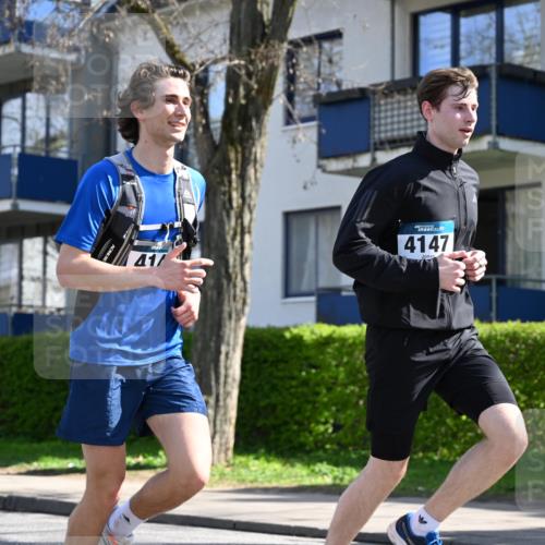 12.04.2026 - 45. Internationalen Wilhelmsburger Insellauf J. Mangold http://msf.ph/oto/9469886 12.04.2026 11:18:45 Ziel 3633, 3096, 3421, 2322, 4148, 4147, 3104, 4151, 2960, 2471, 2226, 5571 meine-sportfotos.de