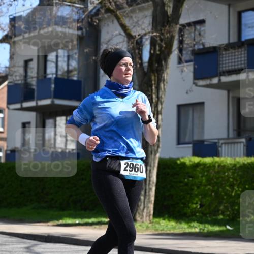 12.04.2026 - 45. Internationalen Wilhelmsburger Insellauf J. Mangold http://msf.ph/oto/9469895 12.04.2026 11:18:55 Ziel 3421, 2322, 4148, 4147, 3104, 4151, 2960, 2471, 2226, 2226, 5571, 5035, 4520, 3124, 3123 meine-sportfotos.de