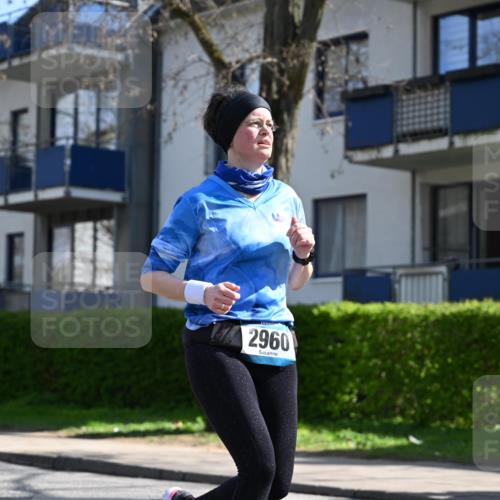 12.04.2026 - 45. Internationalen Wilhelmsburger Insellauf J. Mangold http://msf.ph/oto/9469897 12.04.2026 11:18:55 Ziel 3421, 2322, 4148, 4147, 3104, 4151, 2960, 2471, 2226, 2226, 5571, 5035, 4520, 3124, 3123 meine-sportfotos.de
