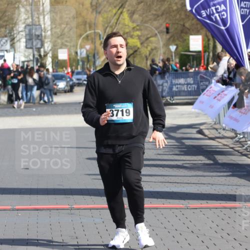 12.04.2026 - 45. Internationalen Wilhelmsburger Insellauf Strokosch-Dieckow http://msf.ph/oto/9469898 12.04.2026 11:24:47 Ziel 4450, 3719, 3690 meine-sportfotos.de