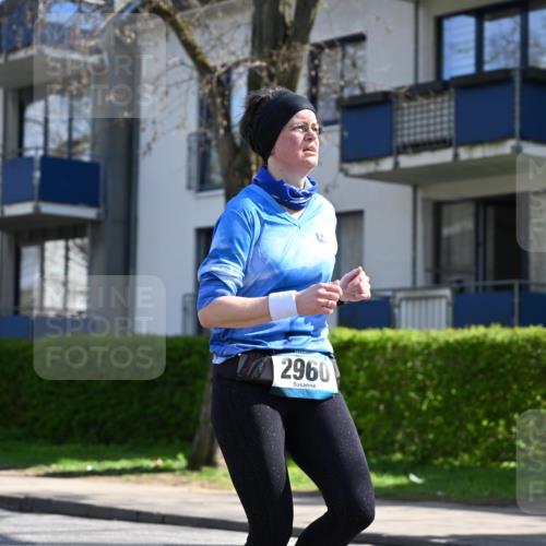 12.04.2026 - 45. Internationalen Wilhelmsburger Insellauf J. Mangold http://msf.ph/oto/9469900 12.04.2026 11:18:55 Ziel 3421, 2322, 4148, 4147, 3104, 4151, 2960, 2471, 2226, 2226, 5571, 5035, 4520, 3124, 3123 meine-sportfotos.de