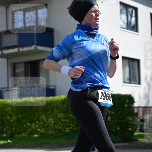 12.04.2026 - 45. Internationalen Wilhelmsburger Insellauf J. Mangold http://msf.ph/oto/9469914 12.04.2026 11:18:55 Ziel 3421, 2322, 4148, 4147, 3104, 4151, 2960, 2471, 2226, 2226, 5571, 5035, 4520, 3124, 3123 meine-sportfotos.de