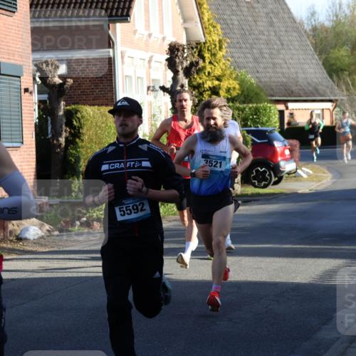 12.04.2026 - 45. Internationalen Wilhelmsburger Insellauf Yannick Fuchs http://msf.ph/oto/9469929 12.04.2026 08:54:06 Laufen 2408, 5592, 3521 meine-sportfotos.de