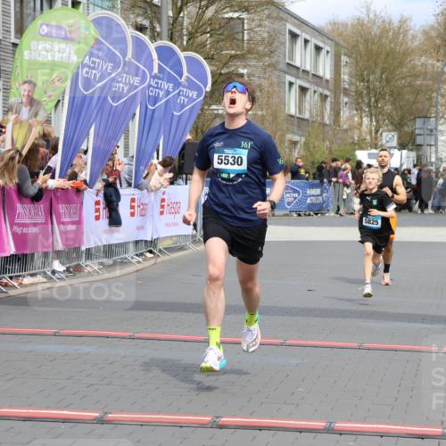 12.04.2026 - 45. Internationalen Wilhelmsburger Insellauf Strokosch-Dieckow http://msf.ph/oto/9469931 12.04.2026 12:51:16 Ziel 5530, 5825, 5411 meine-sportfotos.de