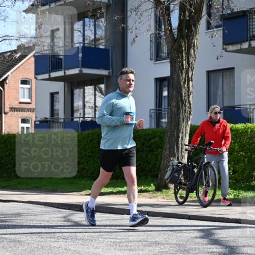 12.04.2026 - 45. Internationalen Wilhelmsburger Insellauf J. Mangold http://msf.ph/oto/9469969 12.04.2026 11:19:11 Ziel 2960, 2471, 2226, 5571, 5035, 5035, 4520, 3124, 3123, 2581, 2788, 4614 meine-sportfotos.de