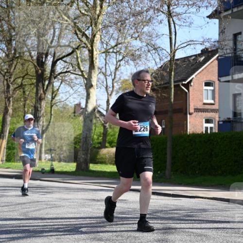 12.04.2026 - 45. Internationalen Wilhelmsburger Insellauf J. Mangold http://msf.ph/oto/9469983 12.04.2026 11:19:12 Ziel 2471, 2226, 5571, 5035, 4520, 3124, 3123, 2581, 2581, 2788, 4614 meine-sportfotos.de