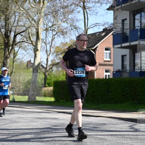 12.04.2026 - 45. Internationalen Wilhelmsburger Insellauf J. Mangold http://msf.ph/oto/9469991 12.04.2026 11:19:13 Ziel 2471, 2226, 5571, 5035, 4520, 4520, 3124, 3123, 2581, 2788, 4614 meine-sportfotos.de