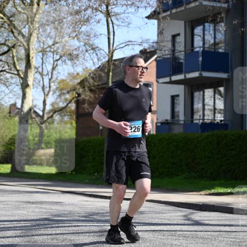 12.04.2026 - 45. Internationalen Wilhelmsburger Insellauf J. Mangold http://msf.ph/oto/9469997 12.04.2026 11:19:13 Ziel 2471, 2226, 5571, 5035, 4520, 4520, 3124, 3123, 2581, 2788, 4614 meine-sportfotos.de