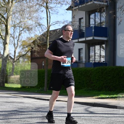 12.04.2026 - 45. Internationalen Wilhelmsburger Insellauf J. Mangold http://msf.ph/oto/9469998 12.04.2026 11:19:13 Ziel 2471, 2226, 5571, 5035, 4520, 4520, 3124, 3123, 2581, 2788, 4614 meine-sportfotos.de