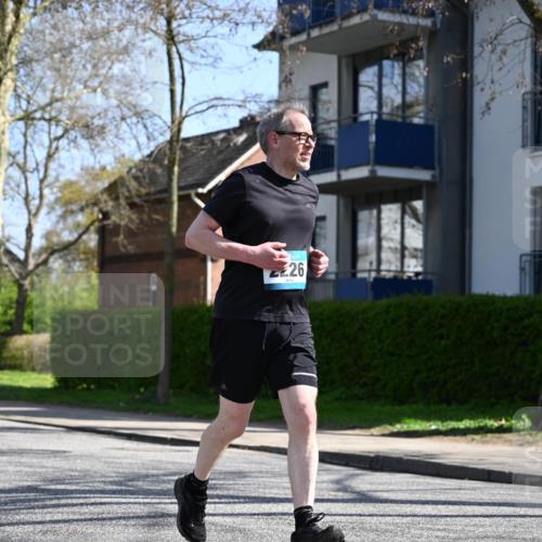 12.04.2026 - 45. Internationalen Wilhelmsburger Insellauf J. Mangold http://msf.ph/oto/9470001 12.04.2026 11:19:13 Ziel 2471, 2226, 5571, 5035, 4520, 4520, 3124, 3123, 2581, 2788, 4614 meine-sportfotos.de