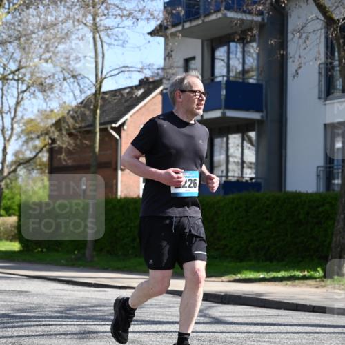 12.04.2026 - 45. Internationalen Wilhelmsburger Insellauf J. Mangold http://msf.ph/oto/9470003 12.04.2026 11:19:13 Ziel 2471, 2226, 5571, 5035, 4520, 4520, 3124, 3123, 2581, 2788, 4614 meine-sportfotos.de