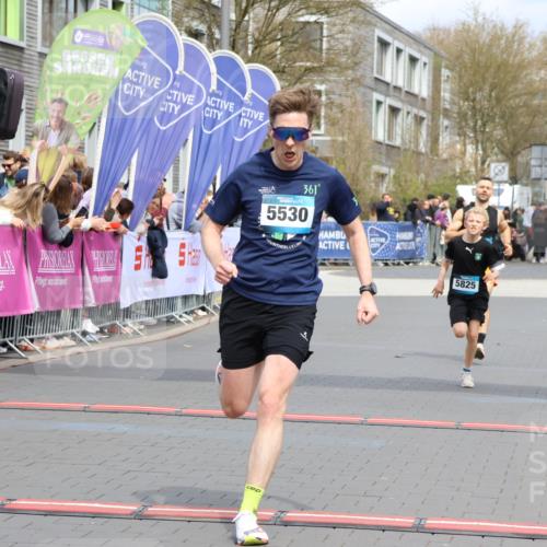 12.04.2026 - 45. Internationalen Wilhelmsburger Insellauf Strokosch-Dieckow http://msf.ph/oto/9470021 12.04.2026 12:51:16 Ziel 5530, 5825, 5411 meine-sportfotos.de