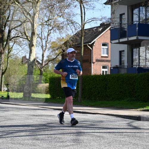 12.04.2026 - 45. Internationalen Wilhelmsburger Insellauf J. Mangold http://msf.ph/oto/9470023 12.04.2026 11:19:15 Ziel 2471, 2226, 5571, 5035, 4520, 3124, 3123, 2581, 2788, 4614 meine-sportfotos.de