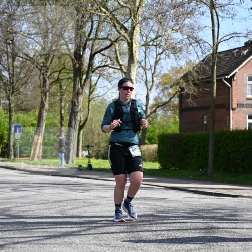 12.04.2026 - 45. Internationalen Wilhelmsburger Insellauf J. Mangold http://msf.ph/oto/9470038 12.04.2026 11:19:16 Ziel 2471, 2226, 5571, 5035, 4520, 3124, 3123, 3124, 3123, 2581, 2788, 4614, 2318 meine-sportfotos.de