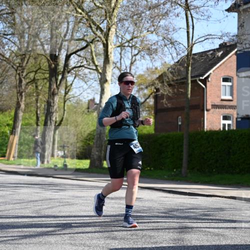 12.04.2026 - 45. Internationalen Wilhelmsburger Insellauf J. Mangold http://msf.ph/oto/9470046 12.04.2026 11:19:16 Ziel 2471, 2226, 5571, 5035, 4520, 3124, 3123, 3124, 3123, 2581, 2788, 4614, 2318 meine-sportfotos.de