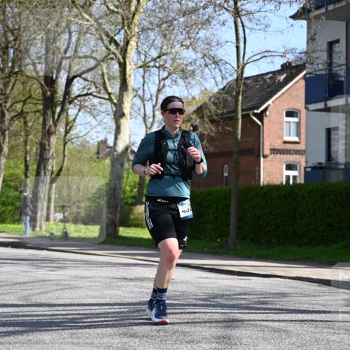 12.04.2026 - 45. Internationalen Wilhelmsburger Insellauf J. Mangold http://msf.ph/oto/9470050 12.04.2026 11:19:16 Ziel 2471, 2226, 5571, 5035, 4520, 3124, 3123, 3124, 3123, 2581, 2788, 4614, 2318 meine-sportfotos.de
