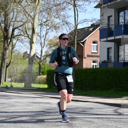 12.04.2026 - 45. Internationalen Wilhelmsburger Insellauf J. Mangold http://msf.ph/oto/9470057 12.04.2026 11:19:16 Ziel 2471, 2226, 5571, 5035, 4520, 3124, 3123, 3124, 3123, 2581, 2788, 4614, 2318 meine-sportfotos.de