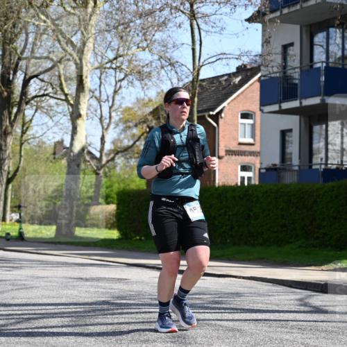 12.04.2026 - 45. Internationalen Wilhelmsburger Insellauf J. Mangold http://msf.ph/oto/9470060 12.04.2026 11:19:16 Ziel 2471, 2226, 5571, 5035, 4520, 3124, 3123, 3124, 3123, 2581, 2788, 4614, 2318 meine-sportfotos.de