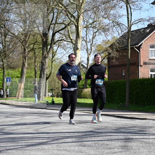 12.04.2026 - 45. Internationalen Wilhelmsburger Insellauf J. Mangold http://msf.ph/oto/9470066 12.04.2026 11:19:24 Ziel 2471, 2226, 5571, 5035, 4520, 3124, 3123, 2581, 2581, 2788, 4614, 2318, 4058, 3707, 4446, 4165 meine-sportfotos.de