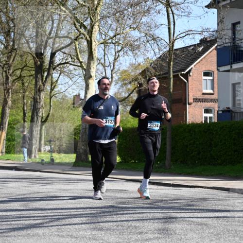 12.04.2026 - 45. Internationalen Wilhelmsburger Insellauf J. Mangold http://msf.ph/oto/9470078 12.04.2026 11:19:24 Ziel 2471, 2226, 5571, 5035, 4520, 3124, 3123, 2581, 2581, 2788, 4614, 2318, 4058, 3707, 4446, 4165 meine-sportfotos.de