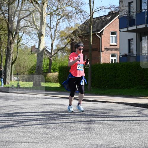 12.04.2026 - 45. Internationalen Wilhelmsburger Insellauf J. Mangold http://msf.ph/oto/9470125 12.04.2026 11:19:32 Ziel 2226, 5571, 5035, 4520, 3124, 3123, 2581, 2788, 4614, 2318, 4058, 4058, 3707, 4446, 4165 meine-sportfotos.de