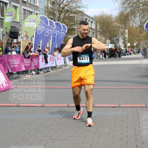 12.04.2026 - 45. Internationalen Wilhelmsburger Insellauf Strokosch-Dieckow http://msf.ph/oto/9470130 12.04.2026 12:51:21 Ziel 5825, 5411 meine-sportfotos.de