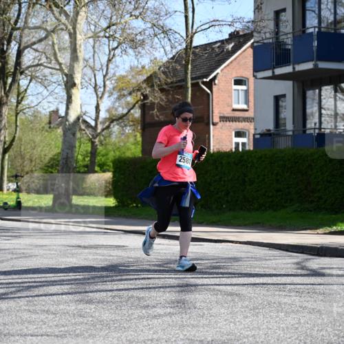 12.04.2026 - 45. Internationalen Wilhelmsburger Insellauf J. Mangold http://msf.ph/oto/9470131 12.04.2026 11:19:33 Ziel 5571, 5035, 4520, 3124, 3123, 2581, 2788, 2788, 4614, 2318, 4058, 3707, 4446, 4165 meine-sportfotos.de