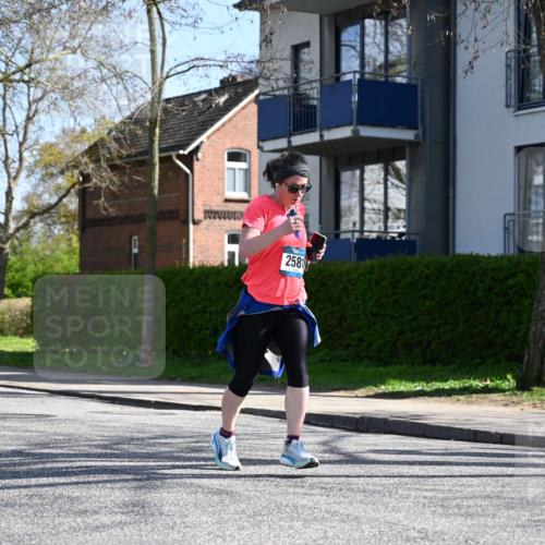 12.04.2026 - 45. Internationalen Wilhelmsburger Insellauf J. Mangold http://msf.ph/oto/9470151 12.04.2026 11:19:33 Ziel 5571, 5035, 4520, 3124, 3123, 2581, 2788, 2788, 4614, 2318, 4058, 3707, 4446, 4165 meine-sportfotos.de