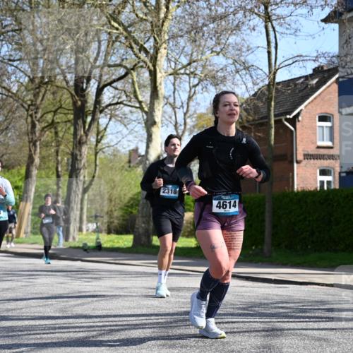 12.04.2026 - 45. Internationalen Wilhelmsburger Insellauf J. Mangold http://msf.ph/oto/9470182 12.04.2026 11:19:44 Ziel 2581, 2788, 4614, 2318, 4058, 4058, 3707, 4446, 4165 meine-sportfotos.de