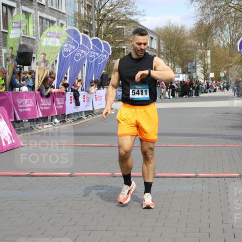 12.04.2026 - 45. Internationalen Wilhelmsburger Insellauf Strokosch-Dieckow http://msf.ph/oto/9470186 12.04.2026 12:51:21 Ziel 5825, 5411 meine-sportfotos.de
