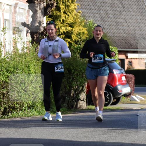 12.04.2026 - 45. Internationalen Wilhelmsburger Insellauf Yannick Fuchs http://msf.ph/oto/9470195 12.04.2026 09:05:15 Laufen 3544, 3545 meine-sportfotos.de