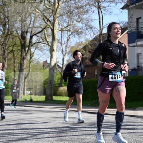 12.04.2026 - 45. Internationalen Wilhelmsburger Insellauf J. Mangold http://msf.ph/oto/9470205 12.04.2026 11:19:44 Ziel 2581, 2788, 4614, 2318, 4058, 4058, 3707, 4446, 4165 meine-sportfotos.de