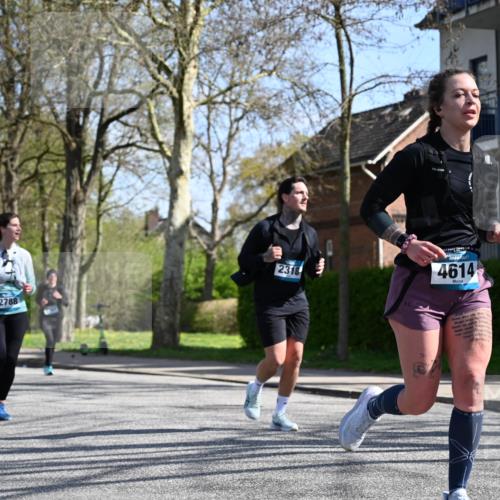 12.04.2026 - 45. Internationalen Wilhelmsburger Insellauf J. Mangold http://msf.ph/oto/9470213 12.04.2026 11:19:44 Ziel 2581, 2788, 4614, 2318, 4058, 4058, 3707, 4446, 4165 meine-sportfotos.de