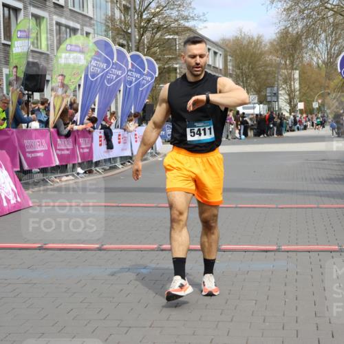 12.04.2026 - 45. Internationalen Wilhelmsburger Insellauf Strokosch-Dieckow http://msf.ph/oto/9470215 12.04.2026 12:51:21 Ziel 5825, 5411 meine-sportfotos.de