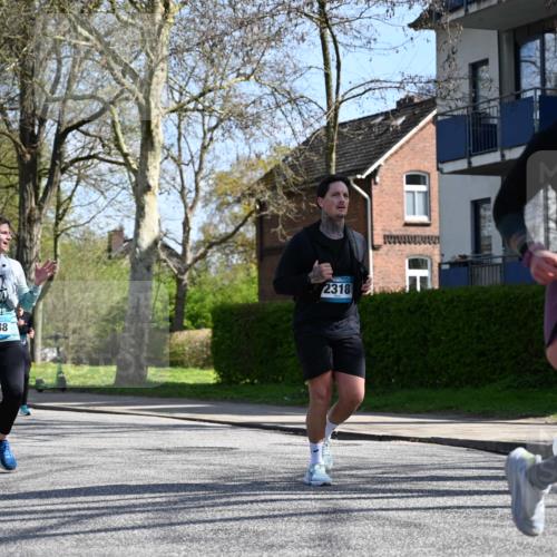 12.04.2026 - 45. Internationalen Wilhelmsburger Insellauf J. Mangold http://msf.ph/oto/9470220 12.04.2026 11:19:45 Ziel 2581, 2788, 4614, 2318, 4058, 3707, 4446, 4165 meine-sportfotos.de