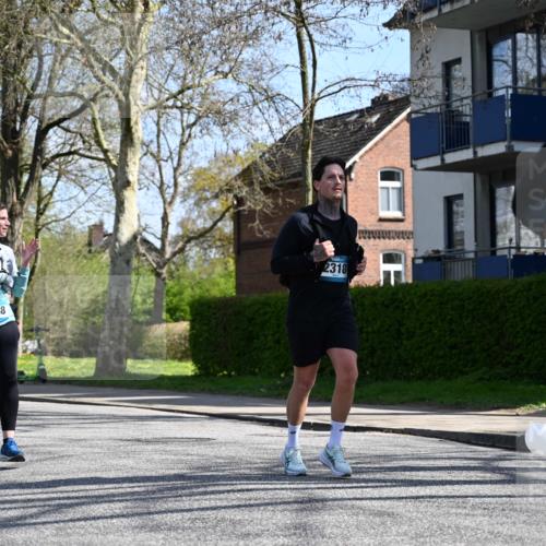 12.04.2026 - 45. Internationalen Wilhelmsburger Insellauf J. Mangold http://msf.ph/oto/9470222 12.04.2026 11:19:45 Ziel 2581, 2788, 4614, 2318, 4058, 3707, 4446, 4165 meine-sportfotos.de