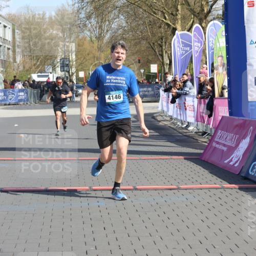 12.04.2026 - 45. Internationalen Wilhelmsburger Insellauf Strokosch-Dieckow http://msf.ph/oto/9470225 12.04.2026 11:25:34 Ziel 4146, 4519, 5559 meine-sportfotos.de