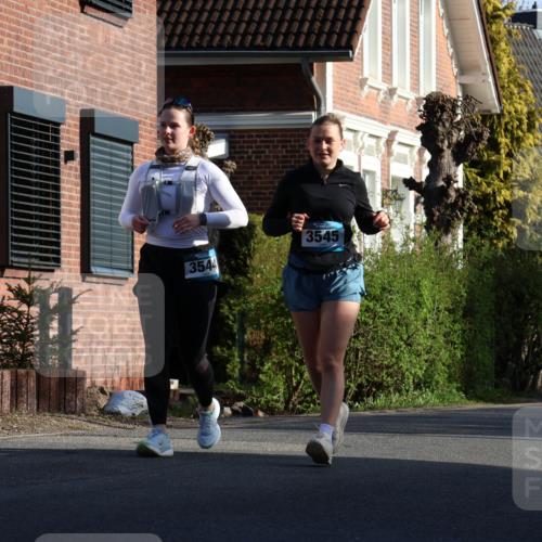 12.04.2026 - 45. Internationalen Wilhelmsburger Insellauf Yannick Fuchs http://msf.ph/oto/9470227 12.04.2026 09:05:19 Laufen 3544, 3545 meine-sportfotos.de