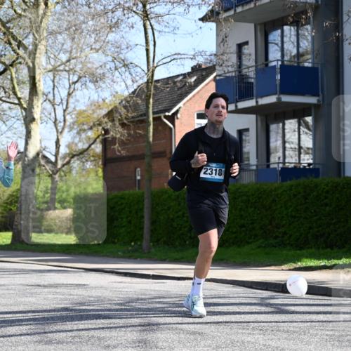 12.04.2026 - 45. Internationalen Wilhelmsburger Insellauf J. Mangold http://msf.ph/oto/9470236 12.04.2026 11:19:45 Ziel 2581, 2788, 4614, 2318, 4058, 3707, 4446, 4165 meine-sportfotos.de