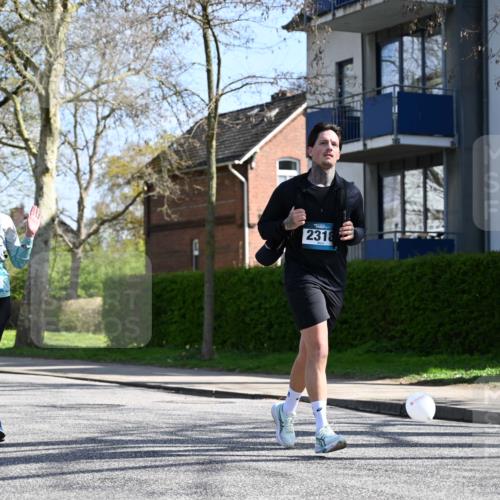 12.04.2026 - 45. Internationalen Wilhelmsburger Insellauf J. Mangold http://msf.ph/oto/9470239 12.04.2026 11:19:45 Ziel 2581, 2788, 4614, 2318, 4058, 3707, 4446, 4165 meine-sportfotos.de