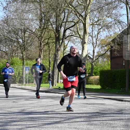 12.04.2026 - 45. Internationalen Wilhelmsburger Insellauf J. Mangold http://msf.ph/oto/9470273 12.04.2026 11:19:47 Ziel 2581, 2788, 4614, 2318, 4058, 3707, 4446, 4165, 3707, 4446, 4165 meine-sportfotos.de