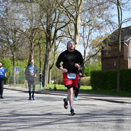 12.04.2026 - 45. Internationalen Wilhelmsburger Insellauf J. Mangold http://msf.ph/oto/9470281 12.04.2026 11:19:47 Ziel 2581, 2788, 4614, 2318, 4058, 3707, 4446, 4165, 3707, 4446, 4165 meine-sportfotos.de