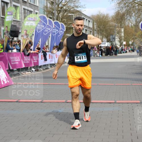 12.04.2026 - 45. Internationalen Wilhelmsburger Insellauf Strokosch-Dieckow http://msf.ph/oto/9470282 12.04.2026 12:51:21 Ziel 5825, 5411 meine-sportfotos.de
